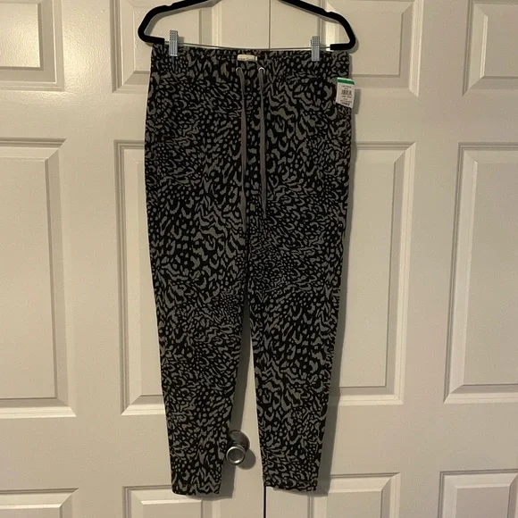 NWT Forever Comfort from NYDJ sweat pants - Picture 8 of 16